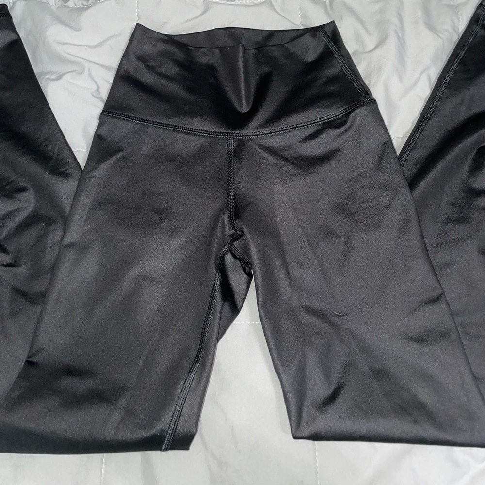 Aerie black shiny leggings
